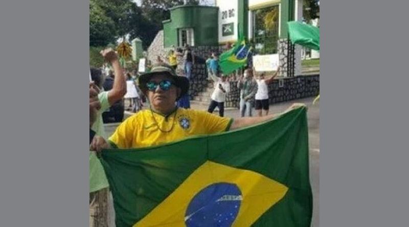 Morre professor que foi sem máscara em ato pró-Bolsonaro