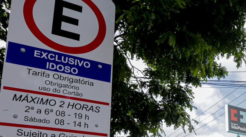 Estacionamento rotativo volta a funcionar na segunda-feira