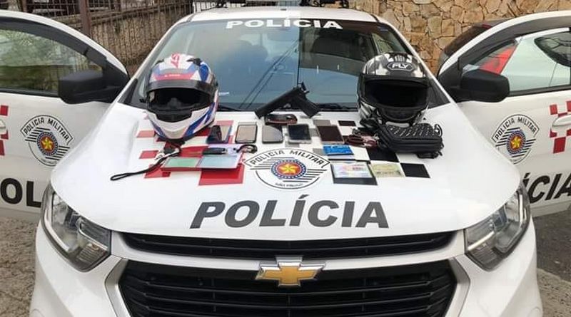 Polícia recupera carro roubado e criminosos são presos em Carapicuíba