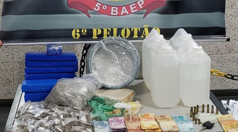 PM detém dupla por tráfico de drogas em Carapicuíba