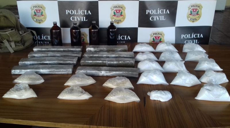 Homem é flagrado com quase 30 porções de drogas em Barueri