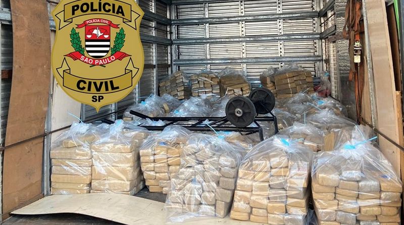 Polícia Civil de Jandira incinera mais de uma tonelada de drogas