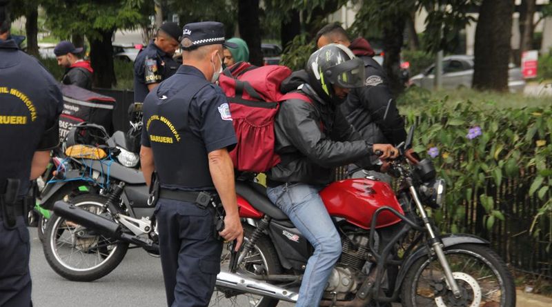 Operação da GCM com a Policia Militar aborda possíveis falsos motociclistas em Alphaville