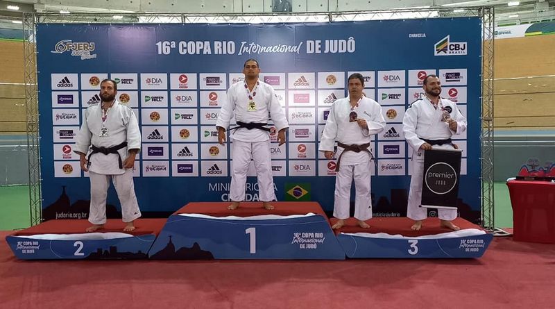 Judocas de Cotia faturam medalhas de prata na Copa Rio Internacional
