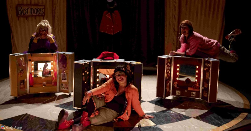 Teatro Municipal de Itapevi recebe espetáculo de palhaçaria com a Cia Asfalto de Poesia