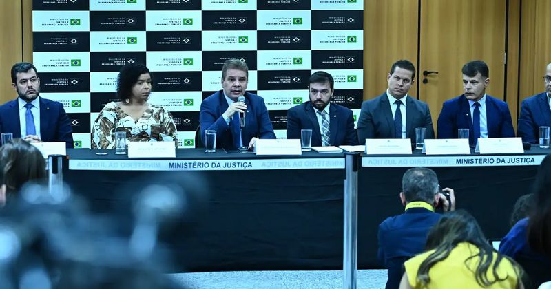 Operação Lívia combate rede que induzia jovens a suicídio na internet