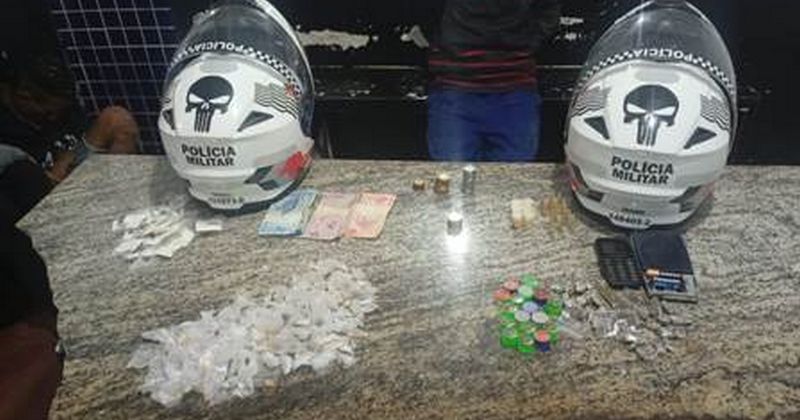 Homem é preso por tráfico de drogas e falsidade de identidade no Suburbano