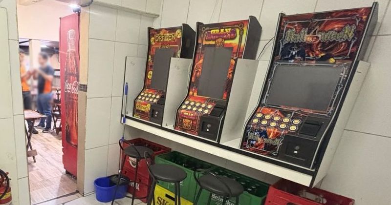 Denúncia anônima leva PM até banca jogo do bicho e caça-níqueis na região central